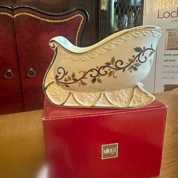 Mikasa Holly Sleigh - Picture 2 of 9